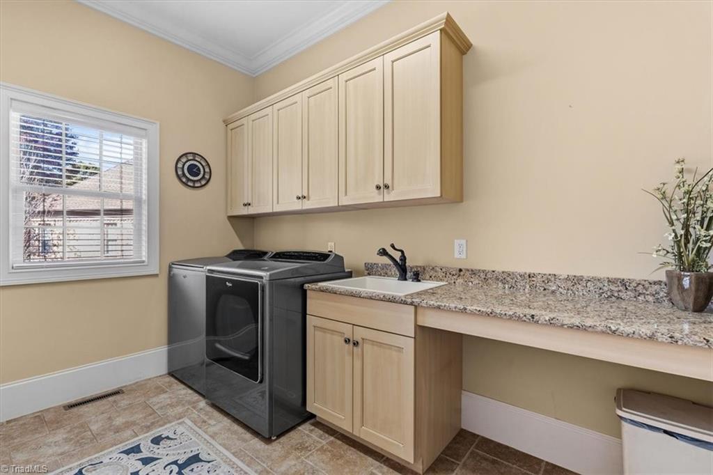 2304 Castleloch Court Property Photo 21