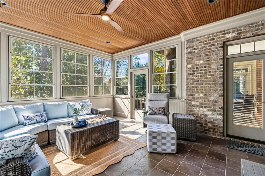 2304 Castleloch Court Property Photo 40