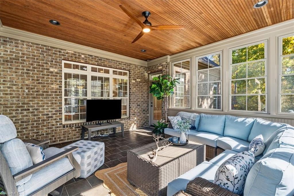 2304 Castleloch Court Property Photo 41