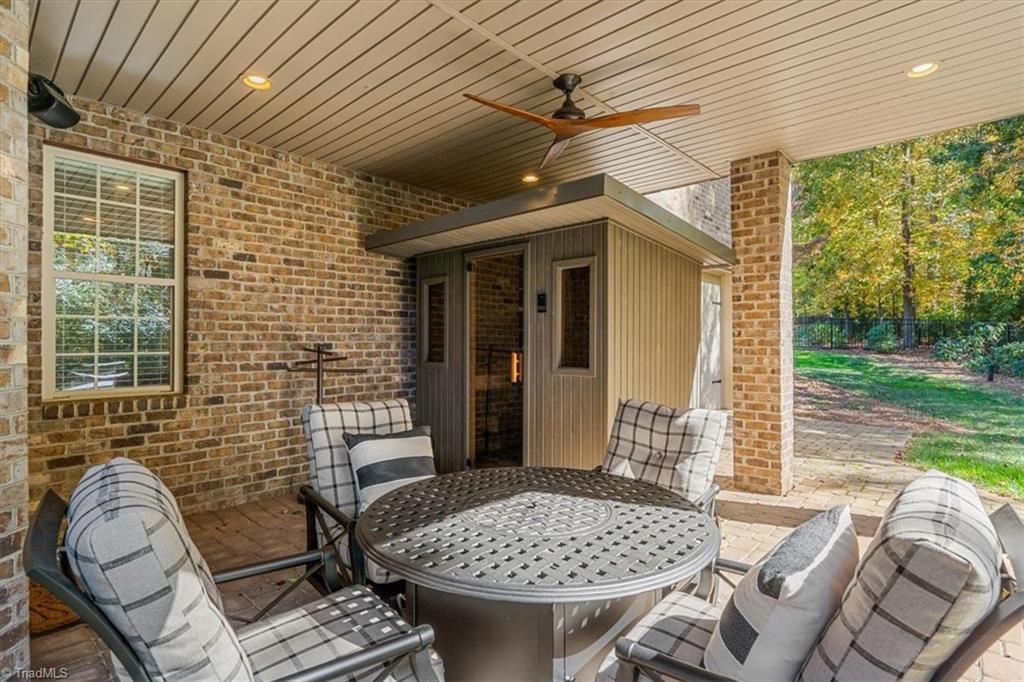 2304 Castleloch Court Property Photo 43