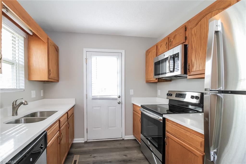 490 Mae Stone Drive Property Photo 5