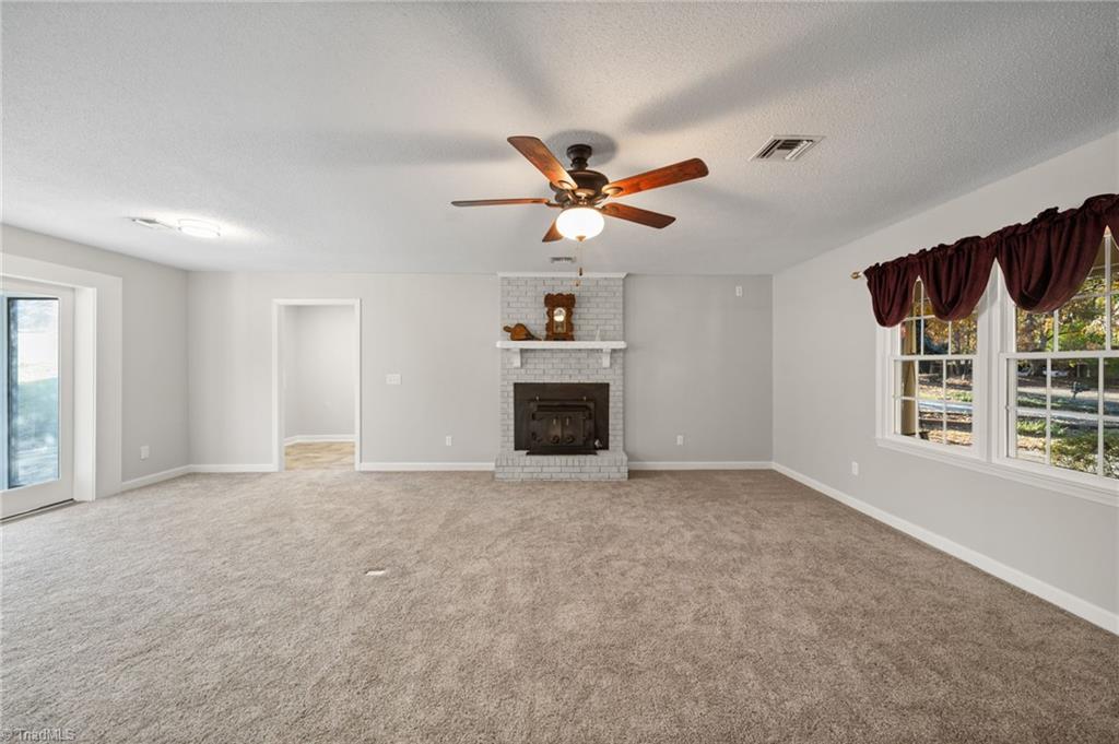 2702 Peace Haven Drive Property Photo 3