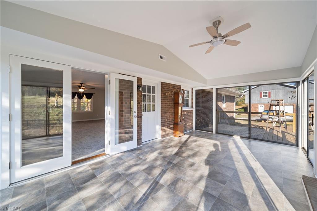 2702 Peace Haven Drive Property Photo 14