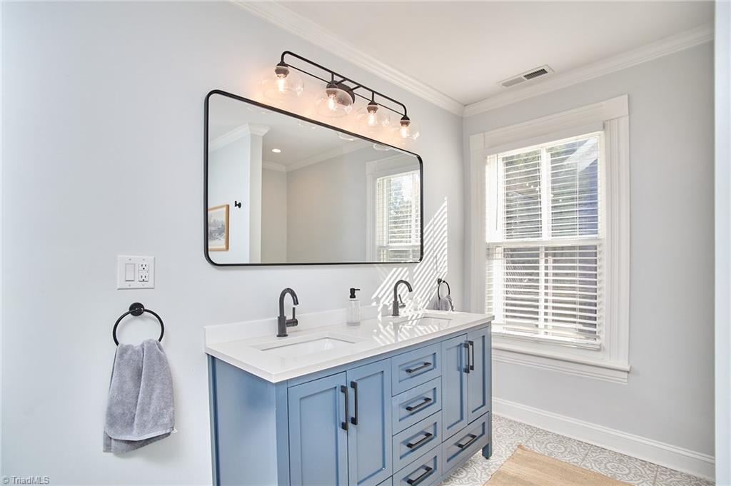 130 N Poplar Street Property Photo 19