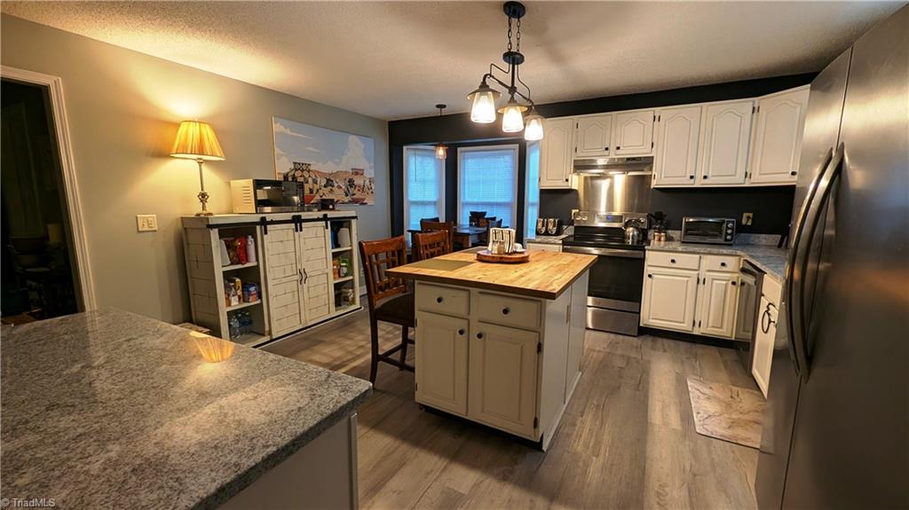 222 Shallowbrook Drive Property Photo 8