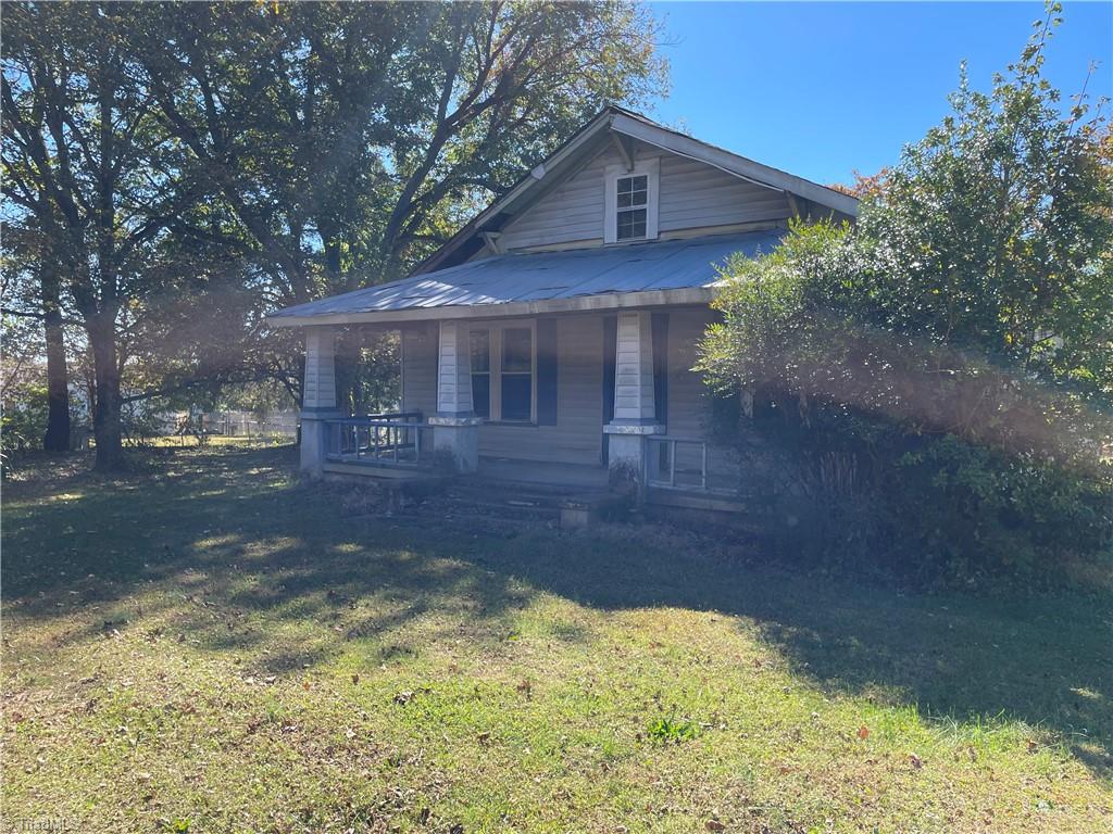 2039 Lower Hopedale Road Property Photo 2