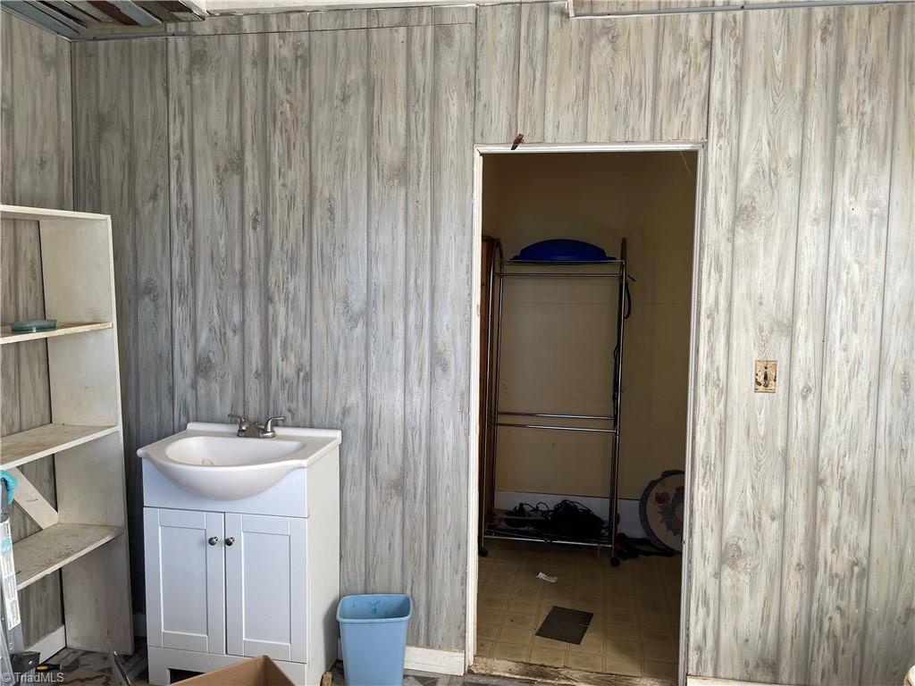 2039 Lower Hopedale Road Property Photo 9