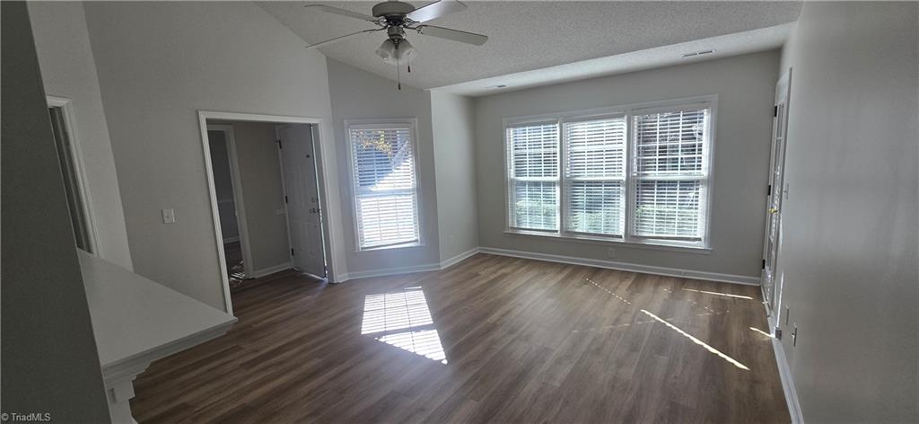 2933 Deerbrook Court Property Photo 8