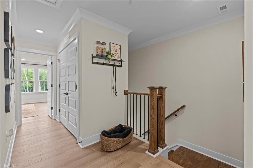 1289 Hammond Drive Property Photo 8