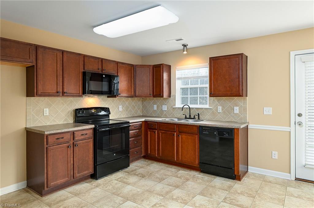 5519 Misty Hill Circle Property Photo 8