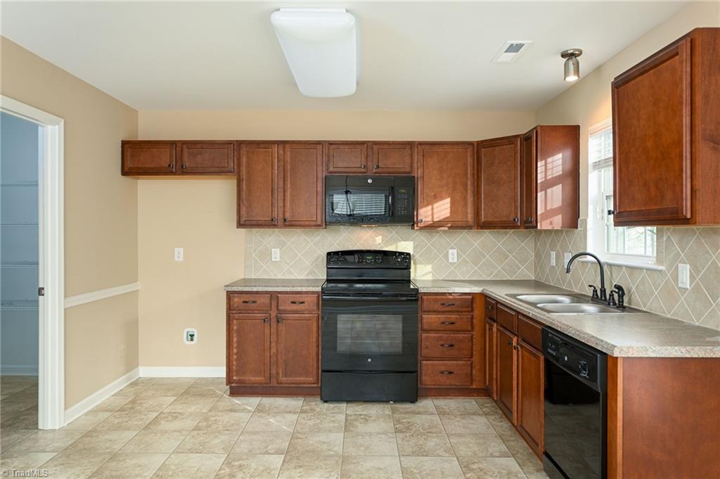 5519 Misty Hill Circle Property Photo 9