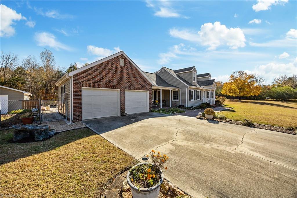5168 Brook Circle Property Photo 3