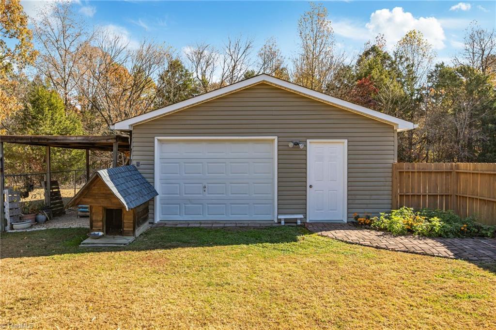 5168 Brook Circle Property Photo 4