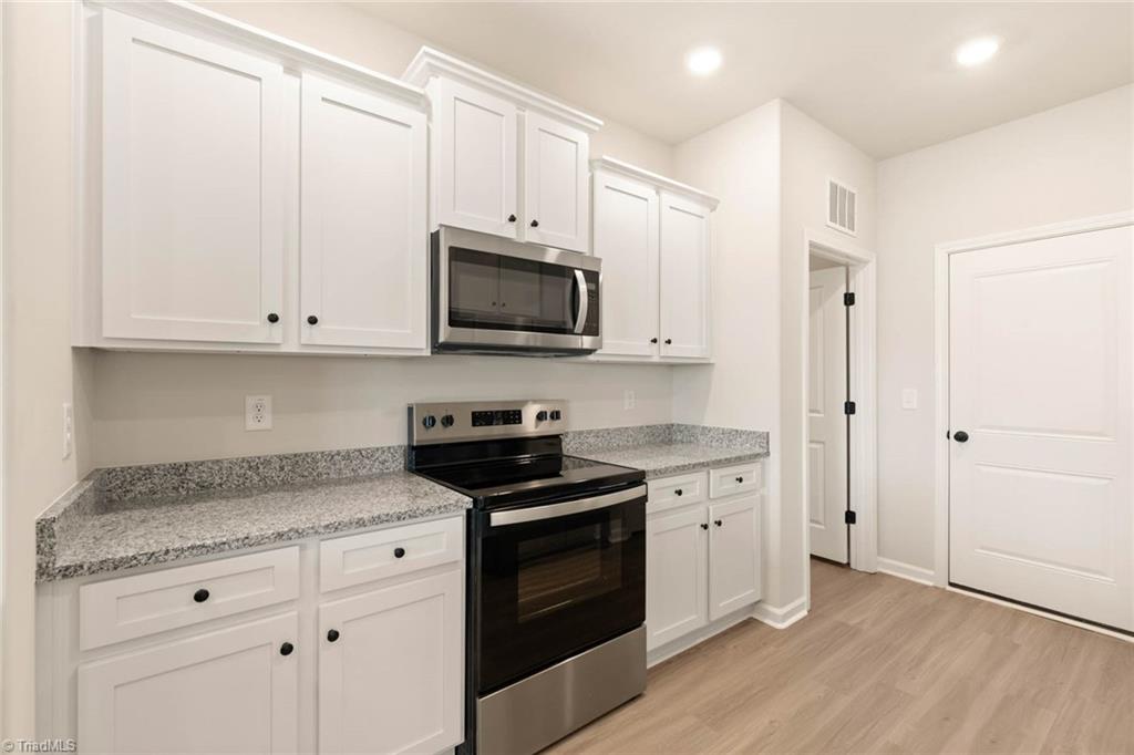 251 Macintosh Drive Property Photo 3