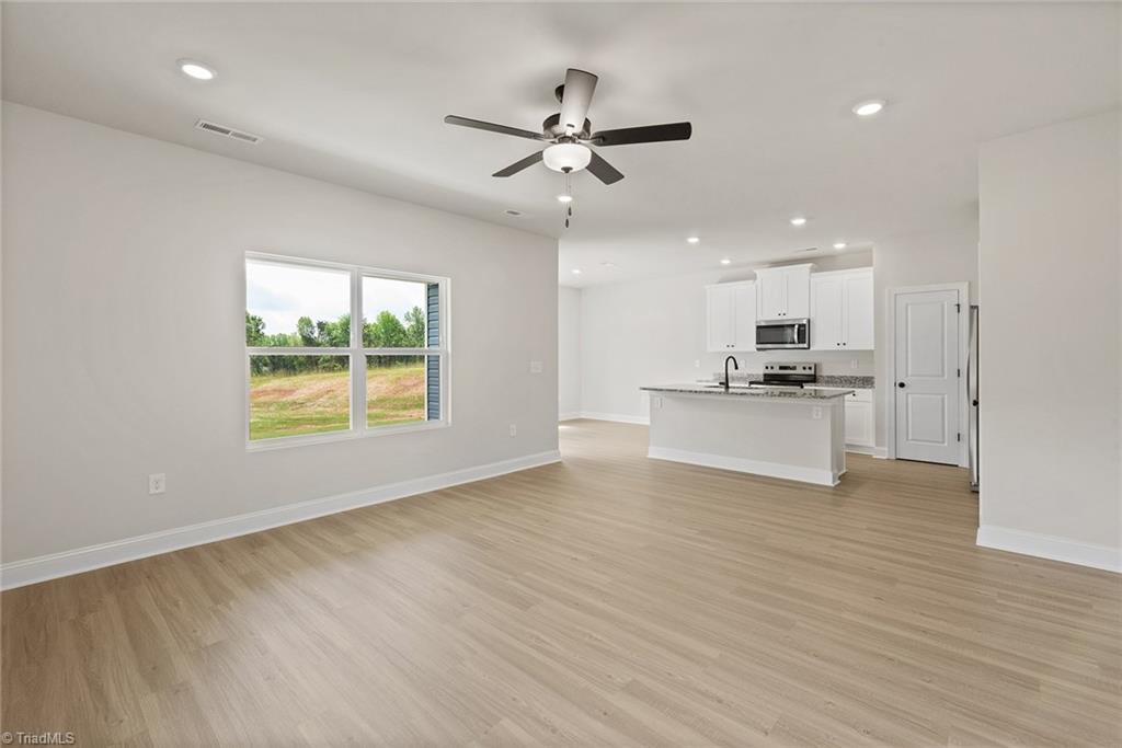 3435 Robindale Drive Property Photo 4