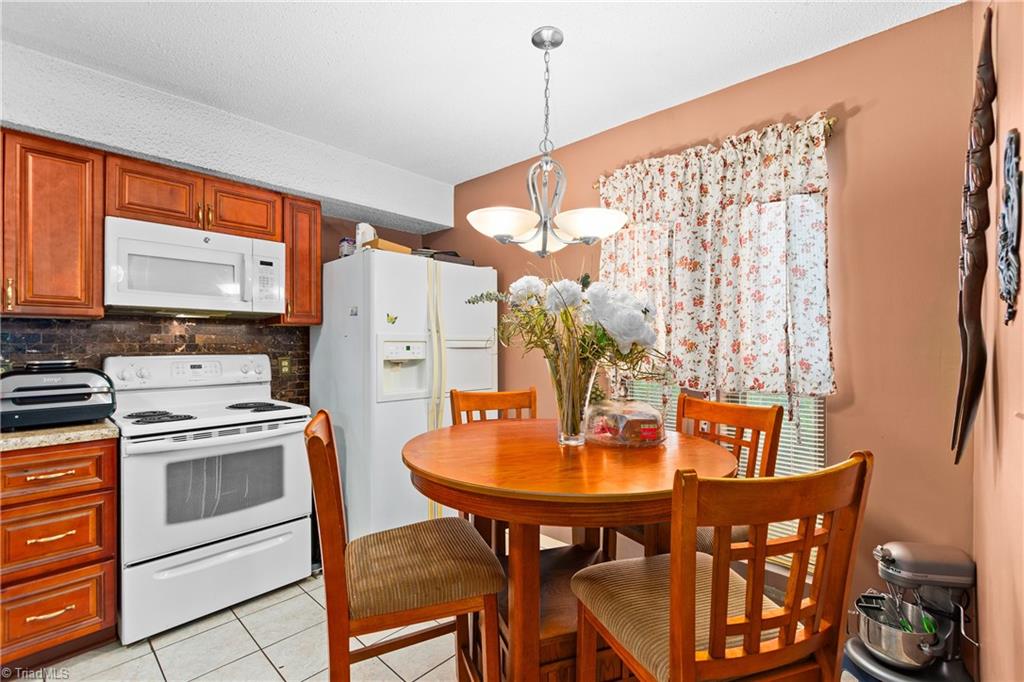 3753 Heathrow Drive Property Photo 6