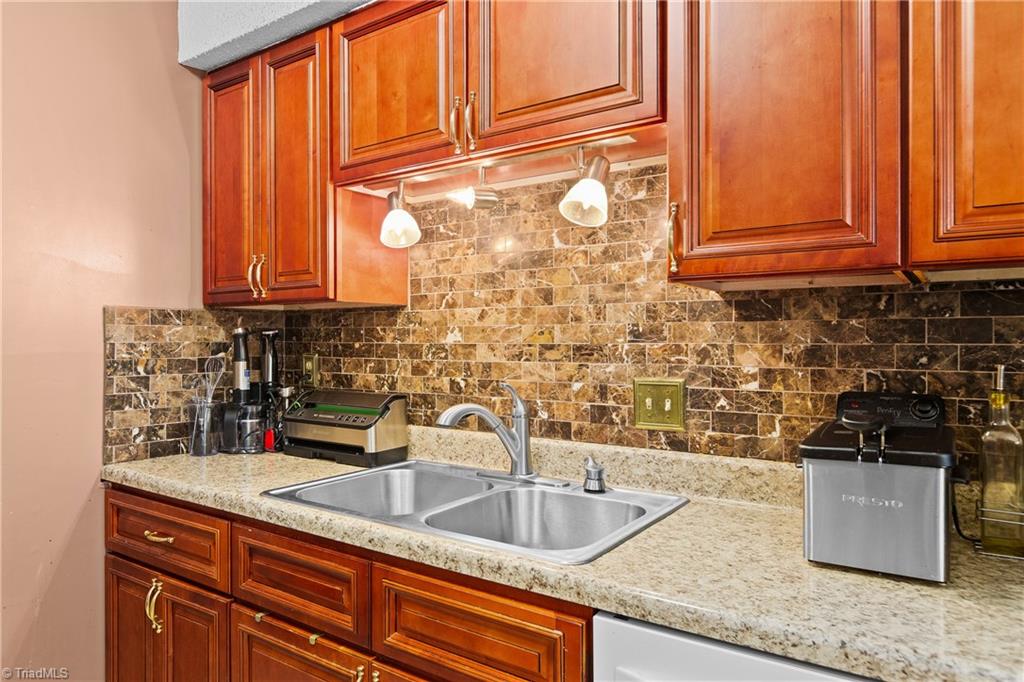 3753 Heathrow Drive Property Photo 7