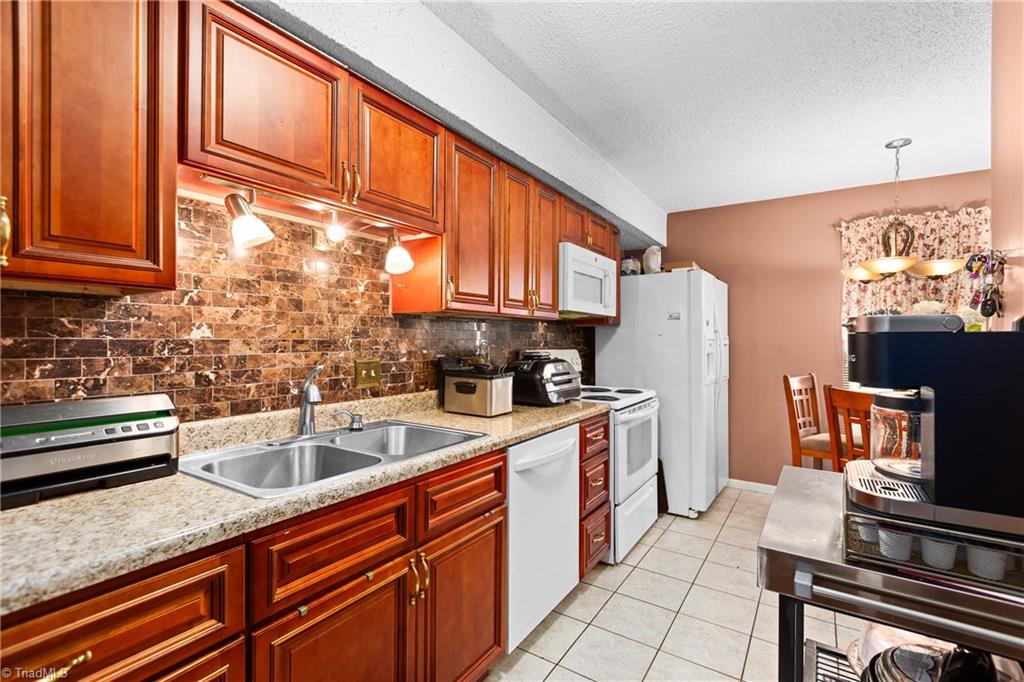 3753 Heathrow Drive Property Photo 8