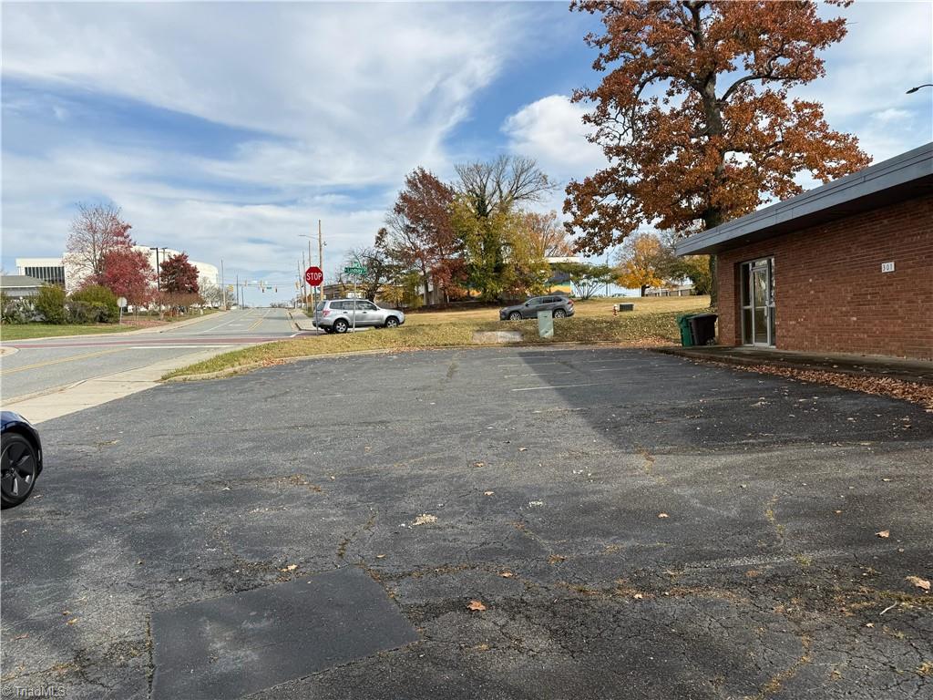 301 Sunset Drive Property Photo 3