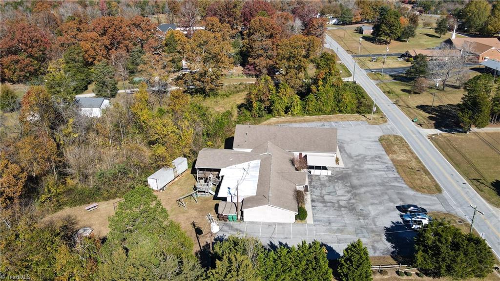 5043 Meadowbrook Drive Property Photo 8