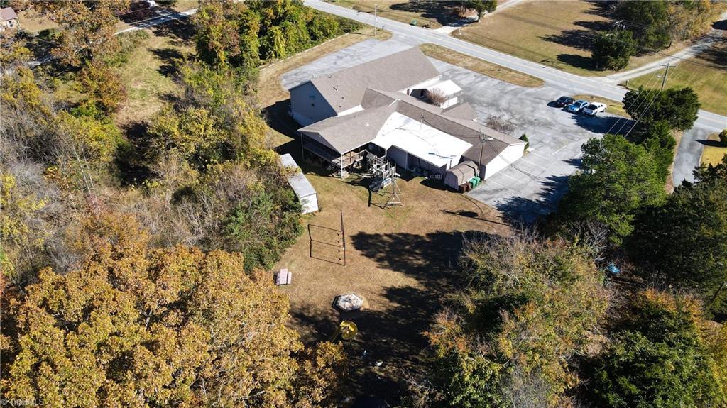 5043 Meadowbrook Drive Property Photo 9