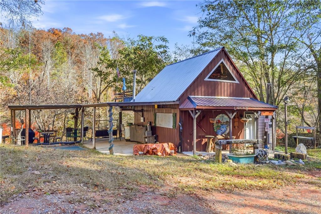 960 Riverview Road Property Photo 2