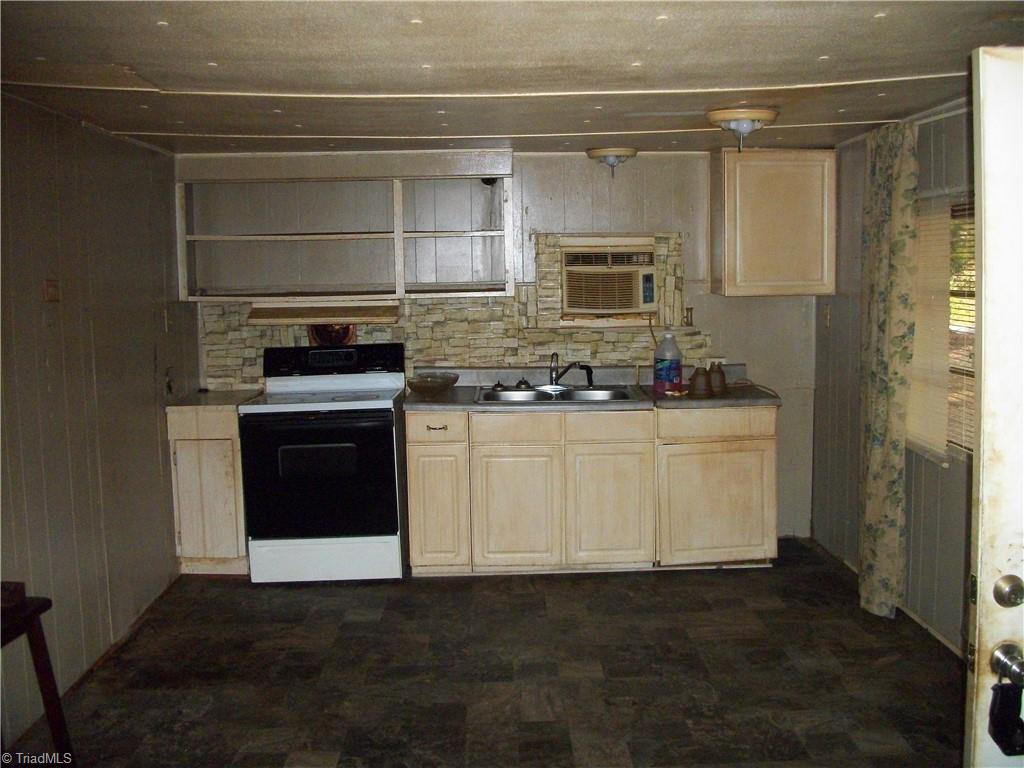 737 Summit Loop Property Photo 3