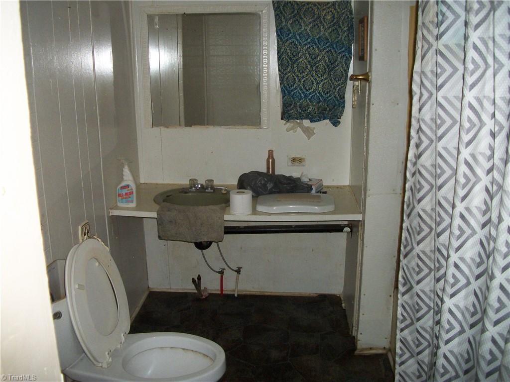 737 Summit Loop Property Photo 6