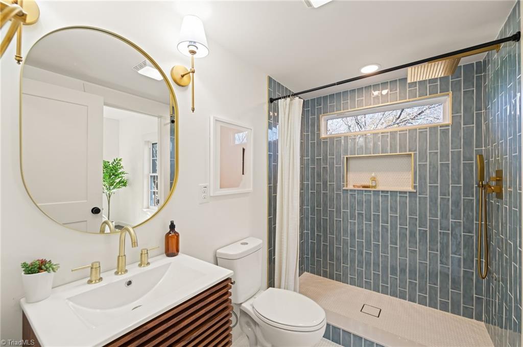 207 W Holt Street Property Photo 14