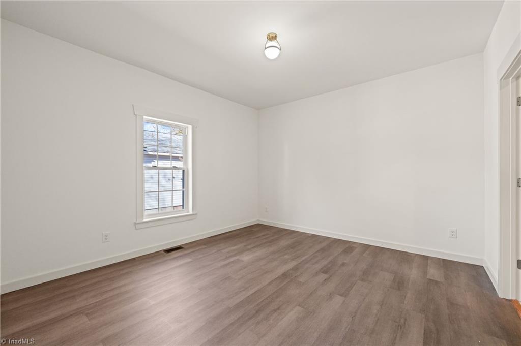 207 W Holt Street Property Photo 18