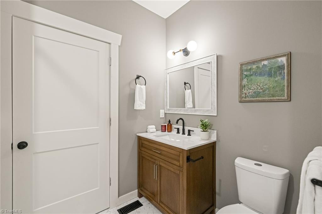 207 W Holt Street Property Photo 20