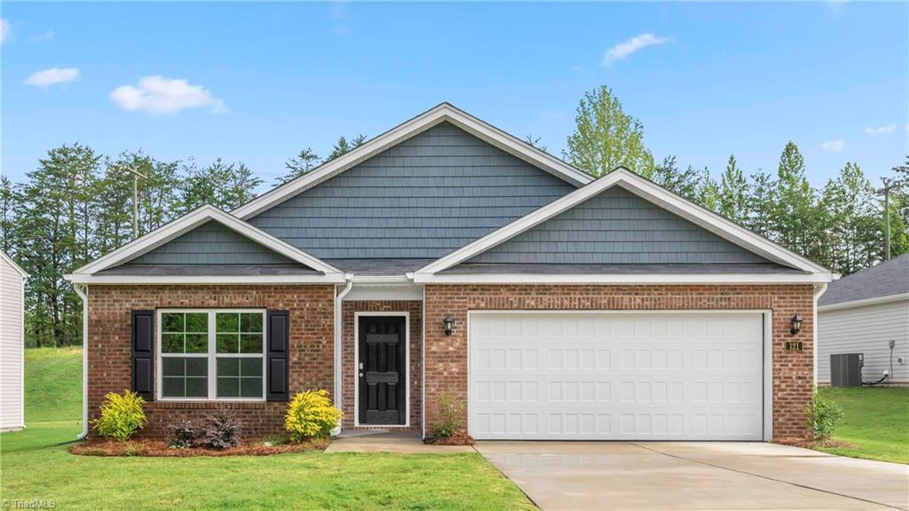 121 Greenbrier Way Property Photo 1