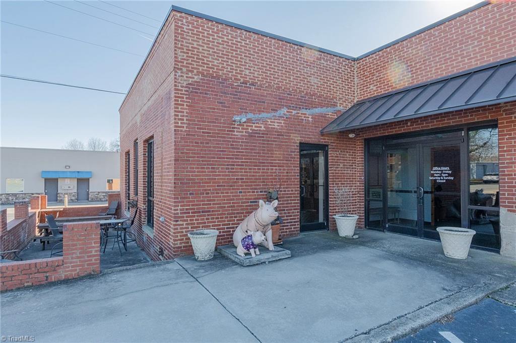 30 E 1st Street Property Photo 1