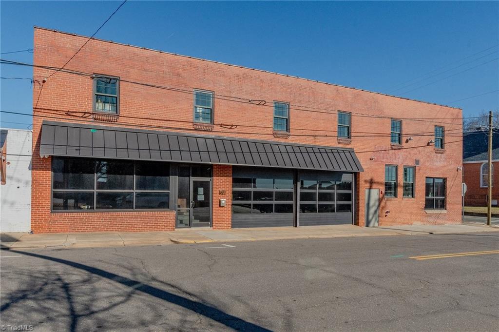 30 E 1st Street Property Photo 2