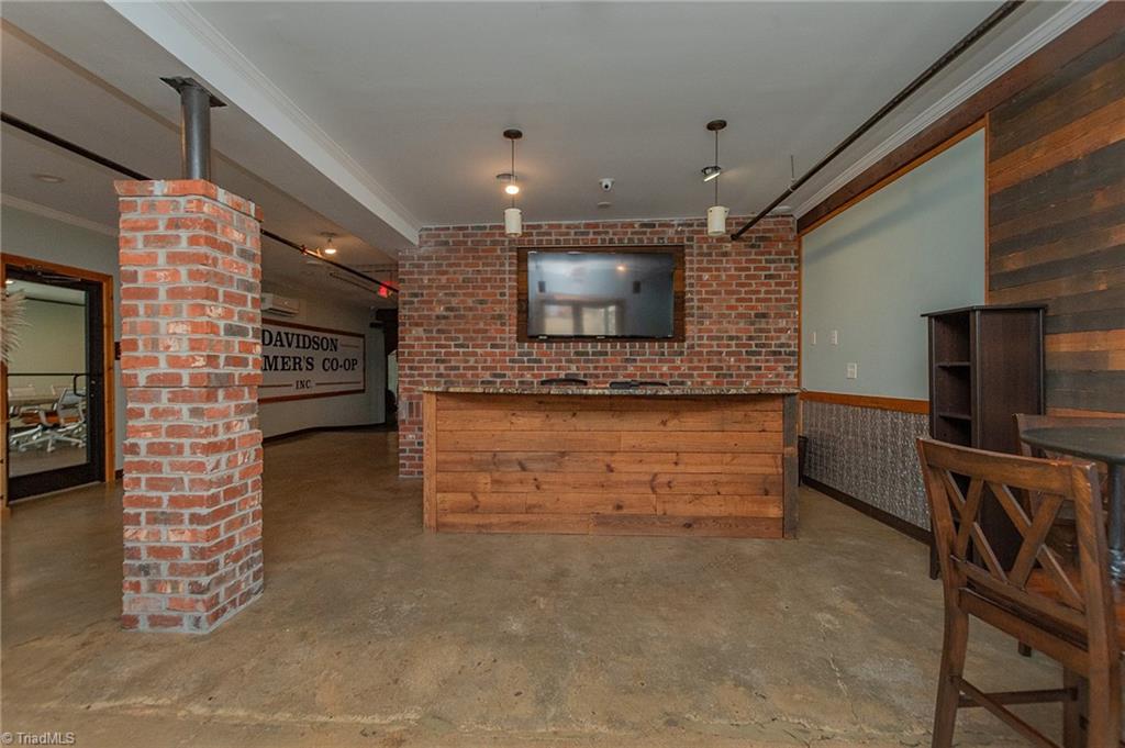 30 E 1st Street Property Photo 5