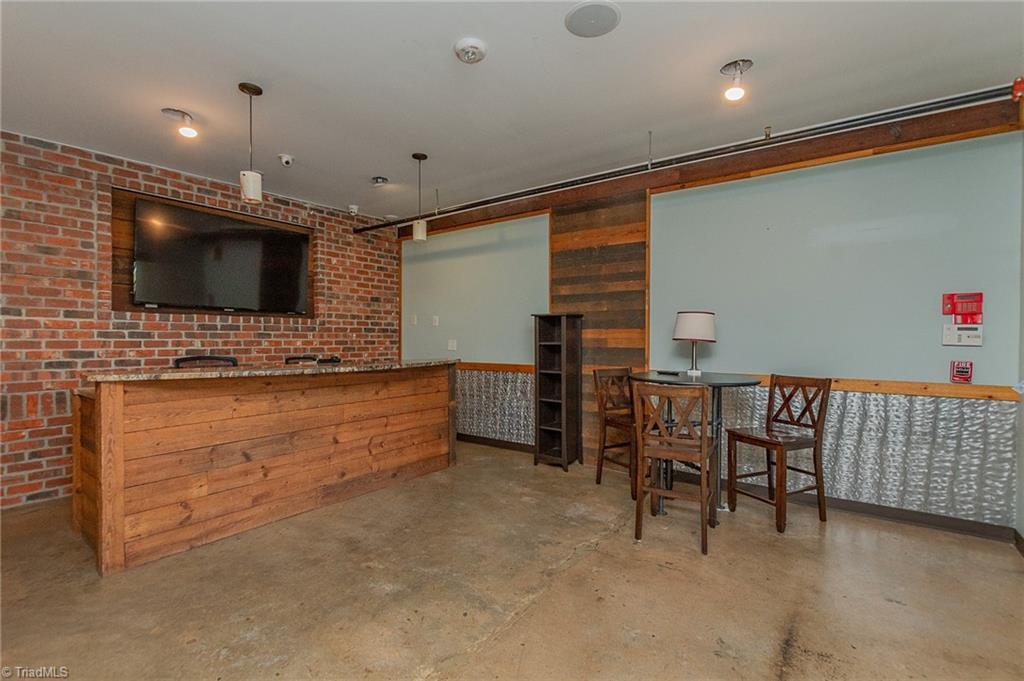 30 E 1st Street Property Photo 6