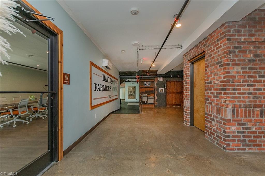 30 E 1st Street Property Photo 8