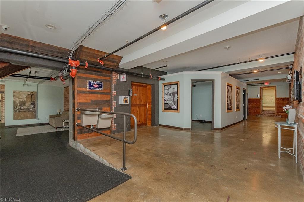 30 E 1st Street Property Photo 9