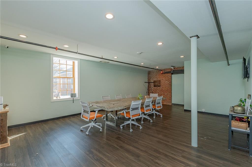 30 E 1st Street Property Photo 26