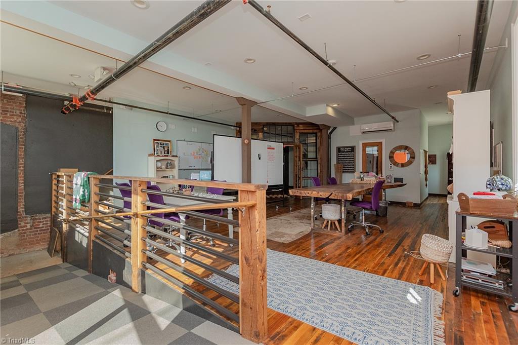 30 E 1st Street Property Photo 41
