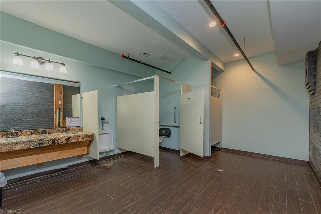 30 E 1st Street Property Photo 43
