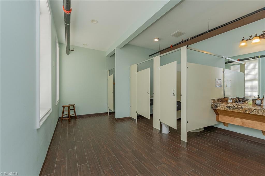 30 E 1st Street Property Photo 44