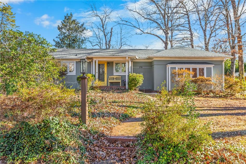 216 Knollwood Drive Property Photo 1