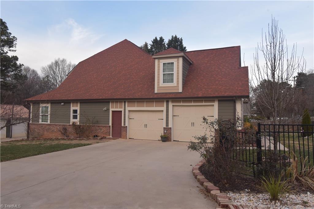 1413 Bancroft Street Property Photo 6