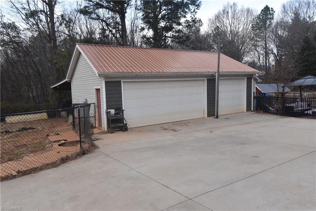 1413 Bancroft Street Property Photo 7