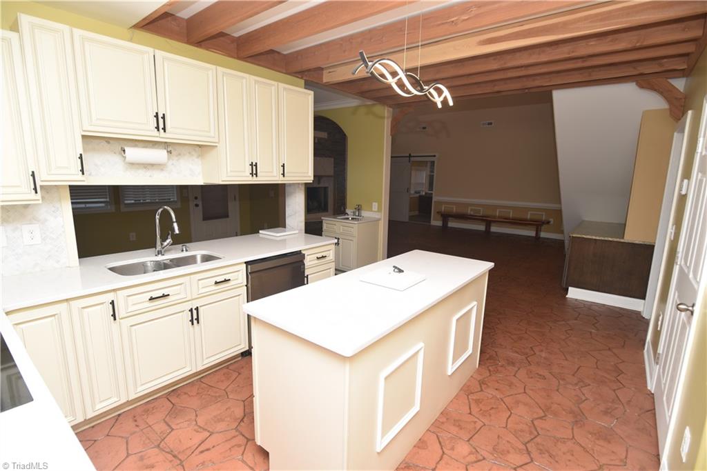 1413 Bancroft Street Property Photo 22