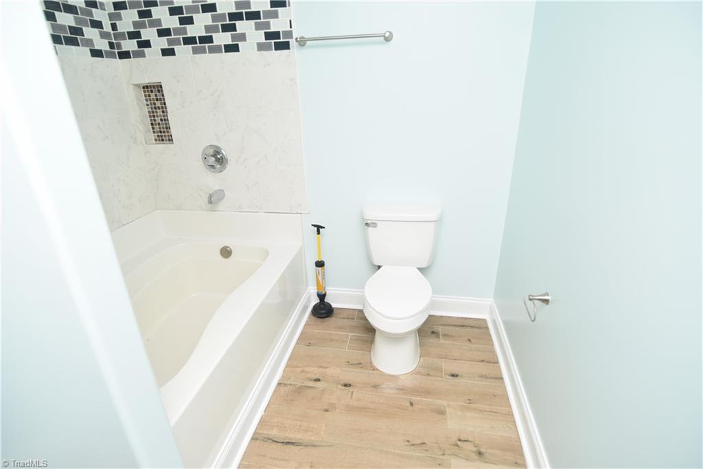 1413 Bancroft Street Property Photo 40