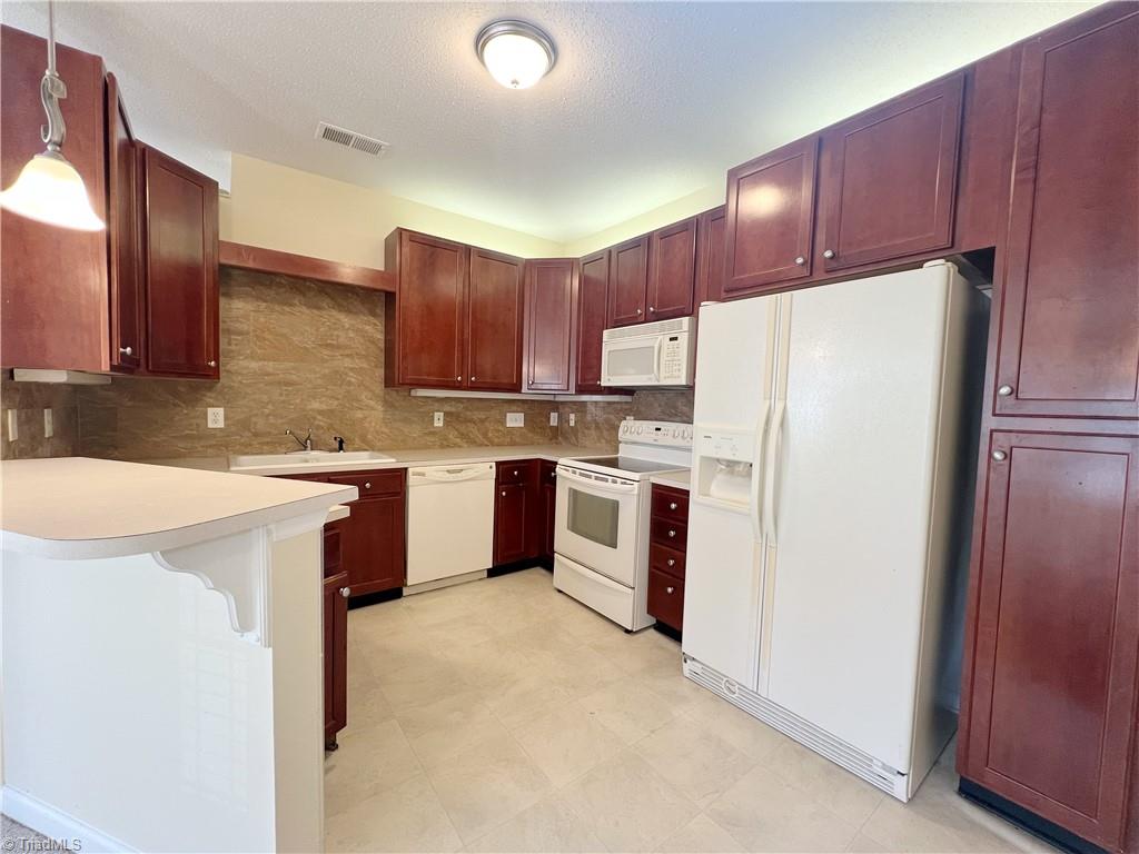 3001 Greystone Point # F Property Photo 7