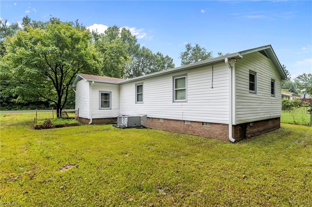 2036 Willow Road Property Photo 3