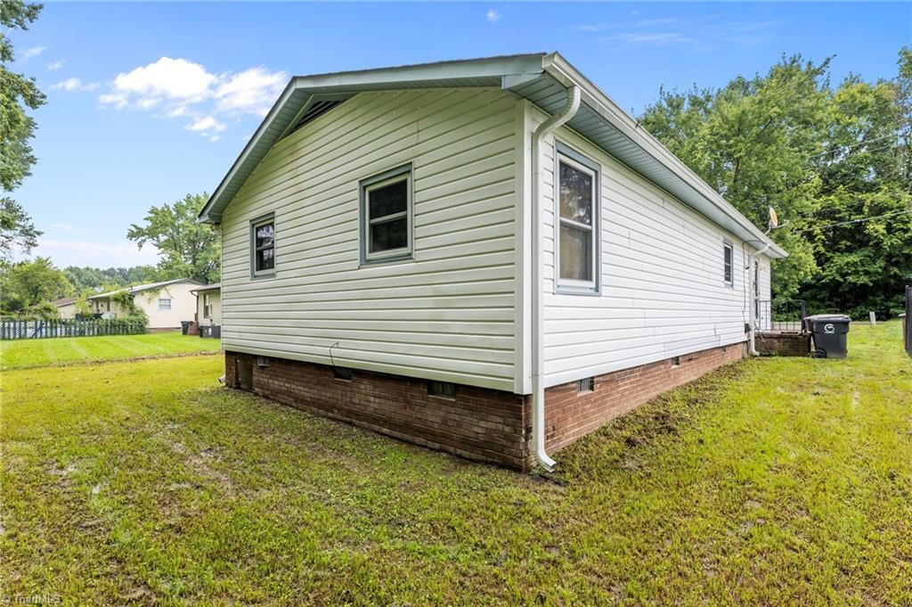 2036 Willow Road Property Photo 4